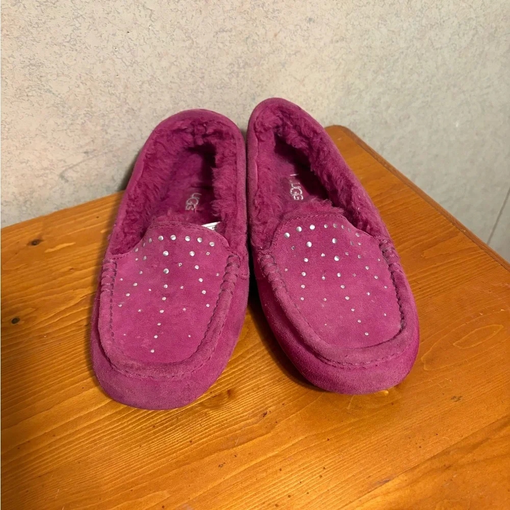 UGG Ansley studded fuchsia suede slippers Slip on Loafers Women’s Size 7
